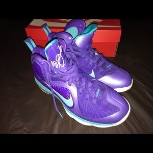 Lebron Summit Lakes men’s sneakers